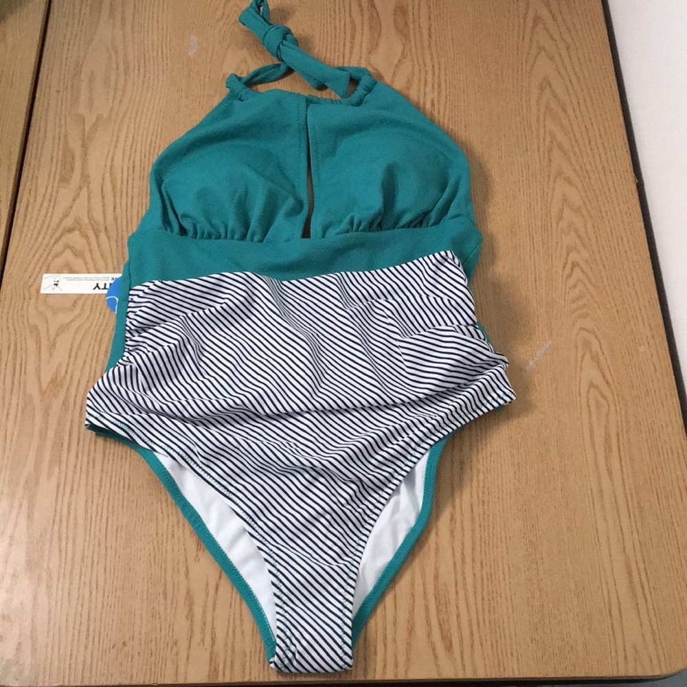 B44 New Women’s Cupshe 1pc Swimsuit Green Black & White Striped Size Medium
